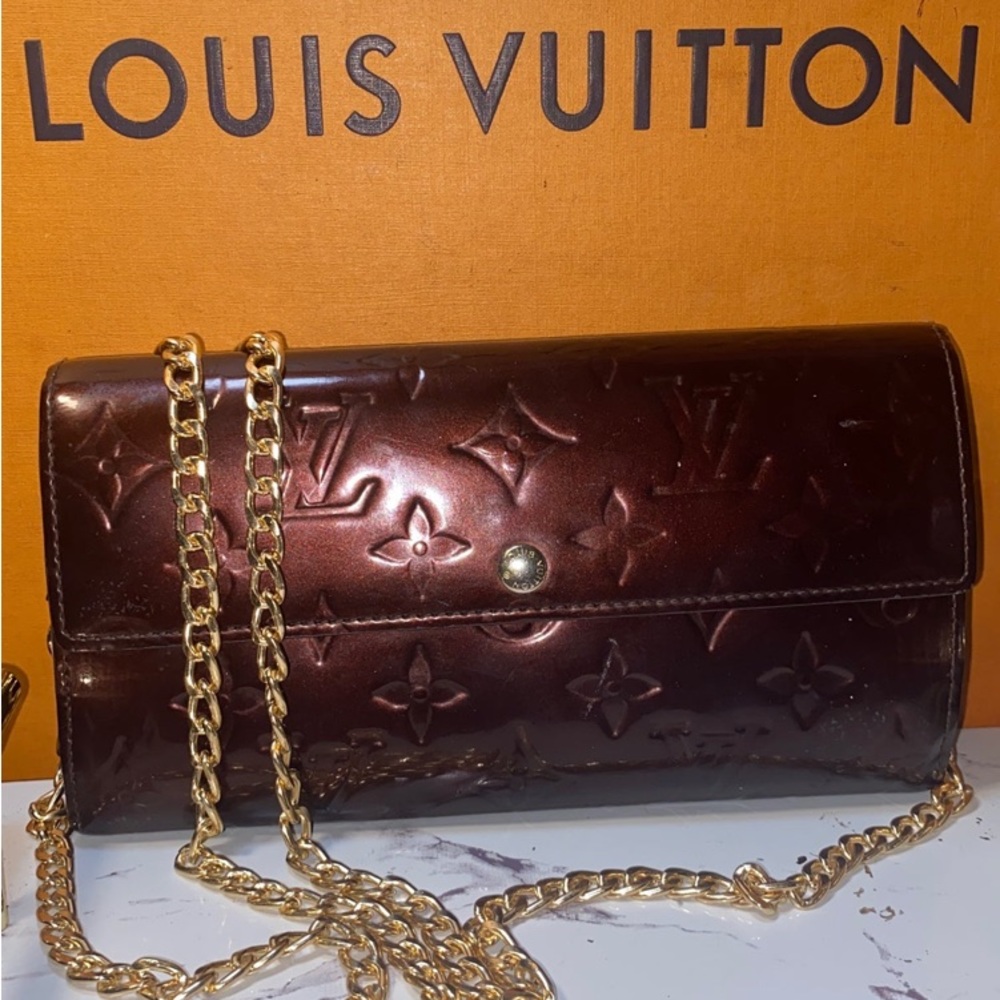 SOLDAuthentic Louis Vuitton Vernis Amarante Sarah Wallet - Picture 5 of 16